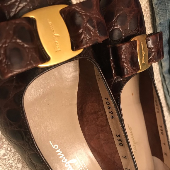 Ferragamo Bow Pump Shoe - Picture 3 of 8